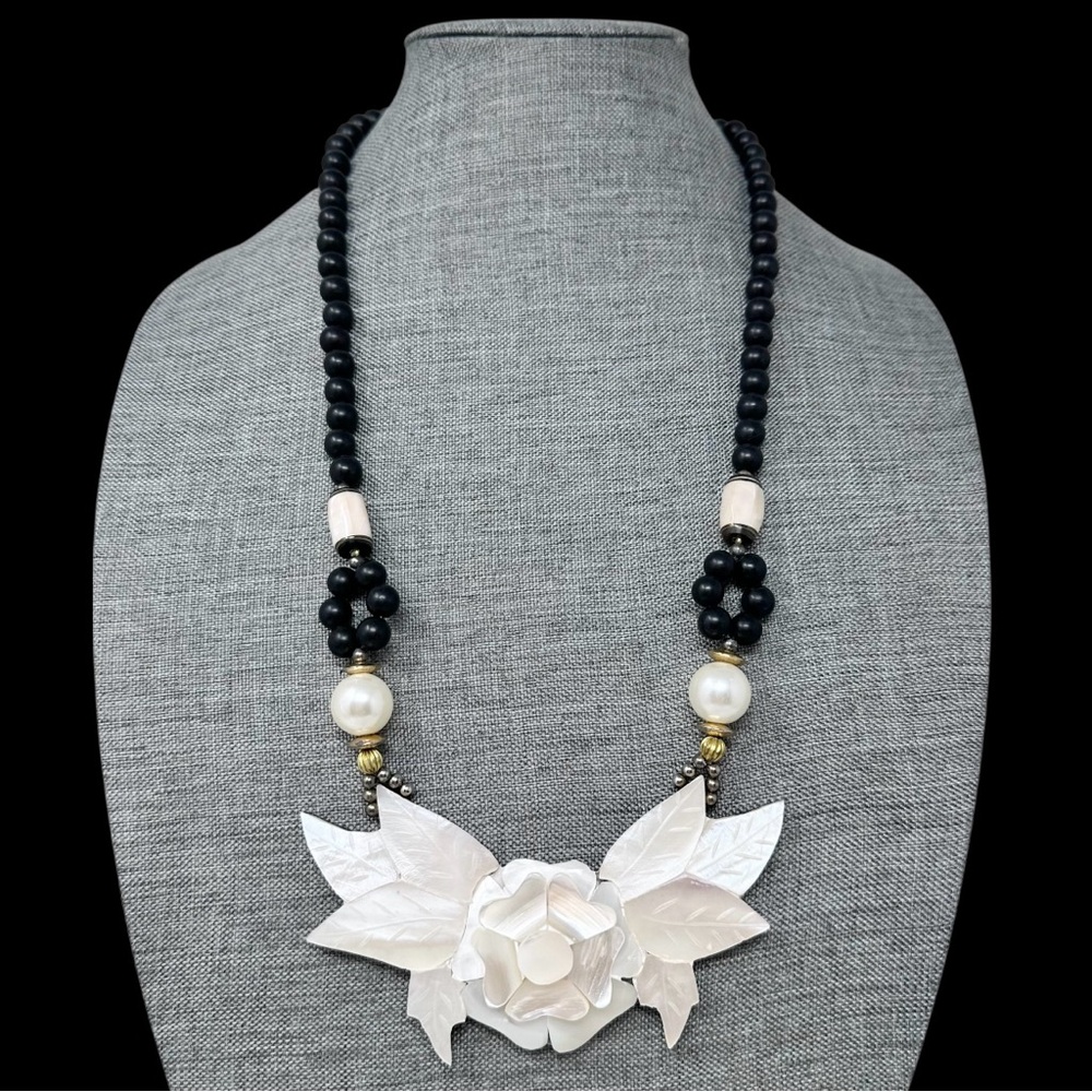Lee Sands Vintage Mother of Pearl Shell Carved Inlay Statement Necklace